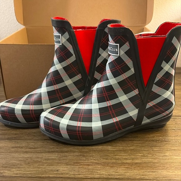 NEW [Charter Club] Cloudburst Black/Red Plaid Stretch Rain Boots Women’s Sz 5.0 - Picture 4 of 12